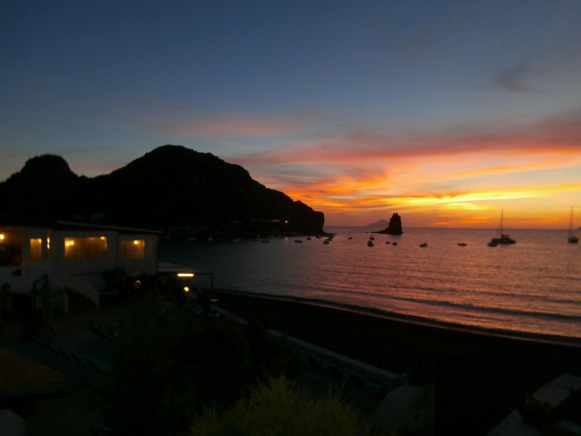 Hotel Conti Vulcano  Buitenkant foto